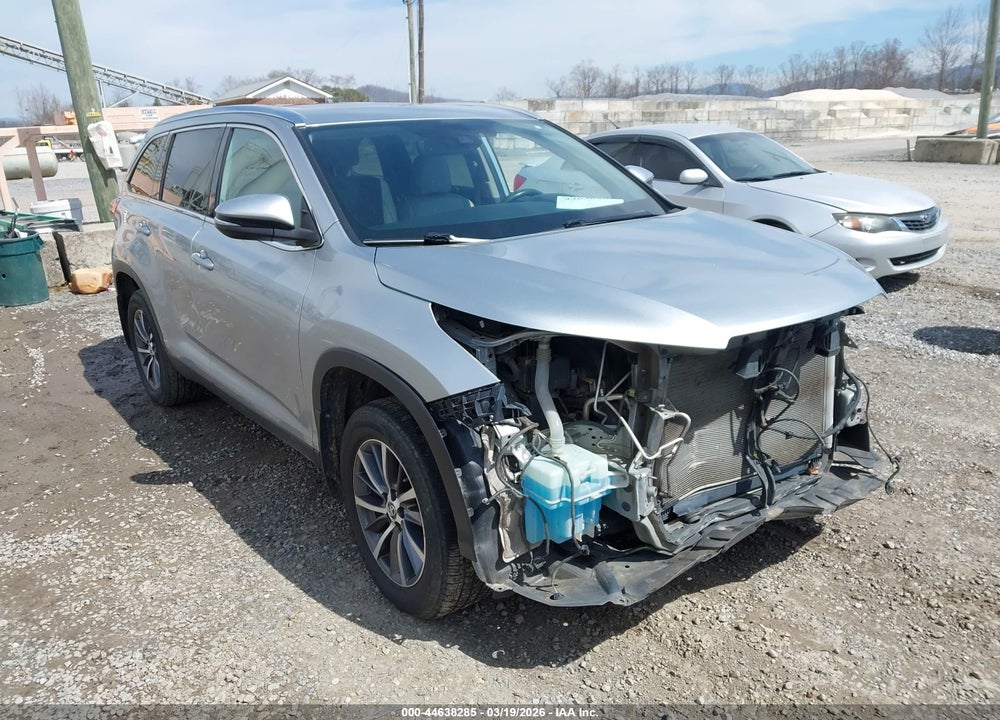 2019 TOYOTA HIGHLANDER XLE VIN: 5TDJZRFH7KS564370