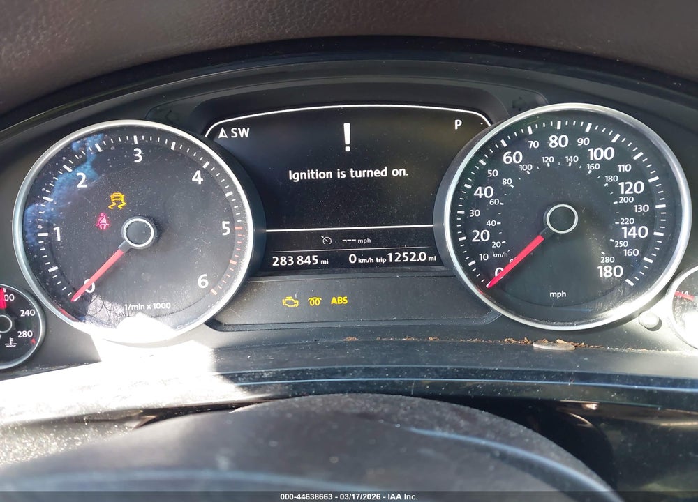2013 VOLKSWAGEN TOUAREG TDI SPORT VIN: WVGEP9BP1DD004567