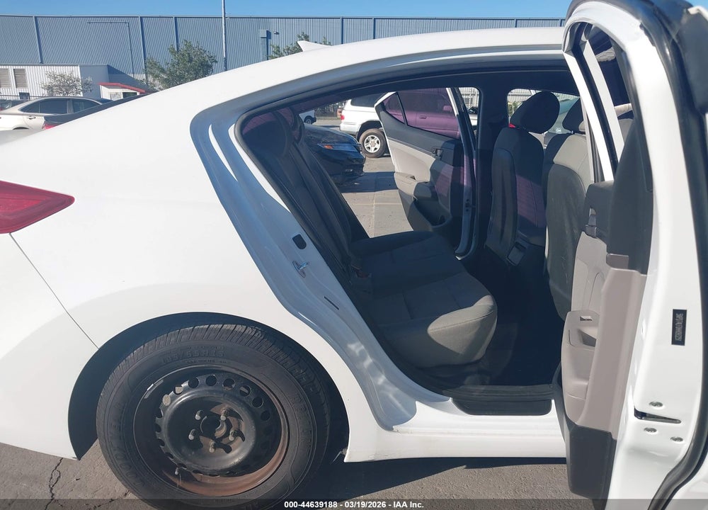 2017 HYUNDAI ELANTRA SE VIN: 5NPD74LF0HH093251