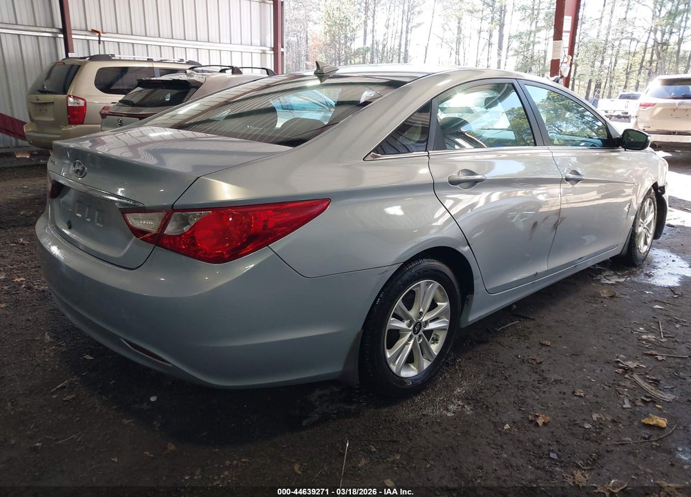 2013 HYUNDAI SONATA GLS VIN: 5NPEB4AC7DH686630