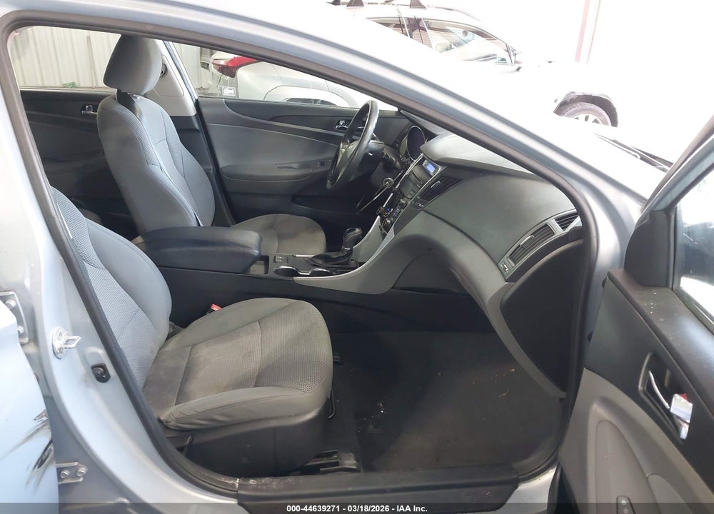 2013 HYUNDAI SONATA GLS VIN: 5NPEB4AC7DH686630