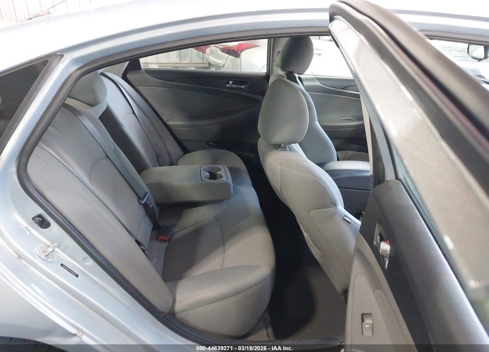 2013 HYUNDAI SONATA GLS VIN: 5NPEB4AC7DH686630