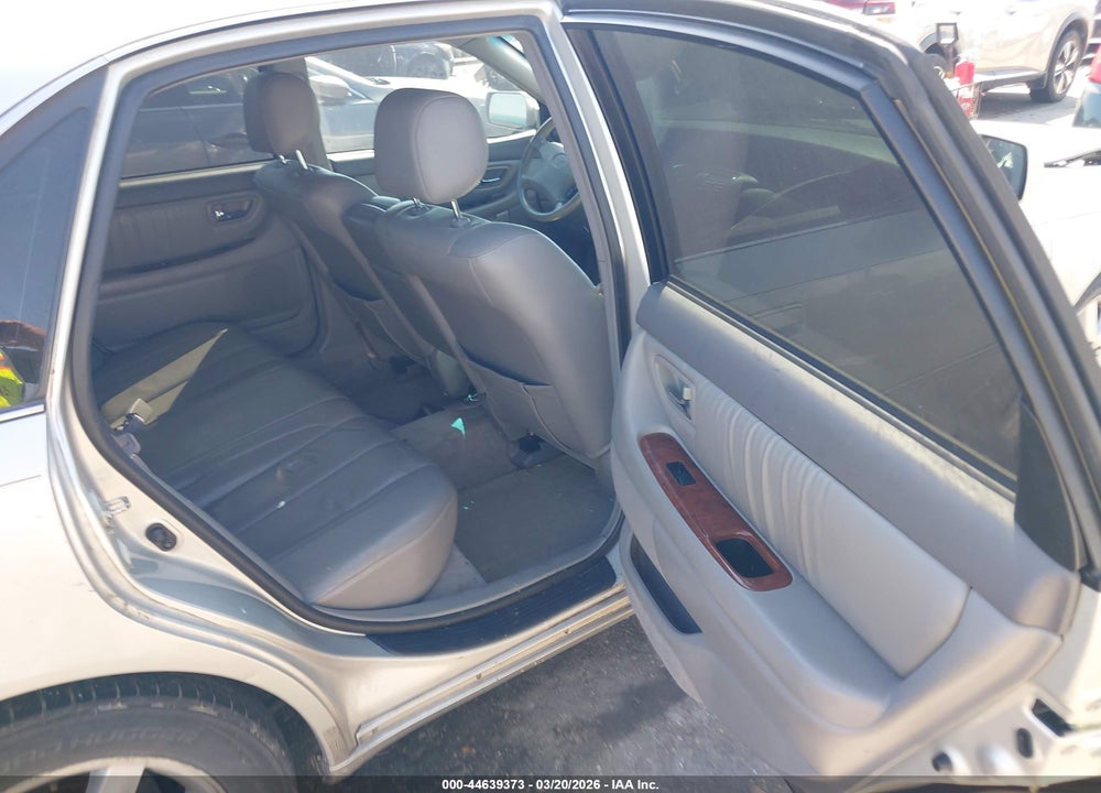 2001 TOYOTA AVALON XLS VIN: 4T1BF28B51U173026