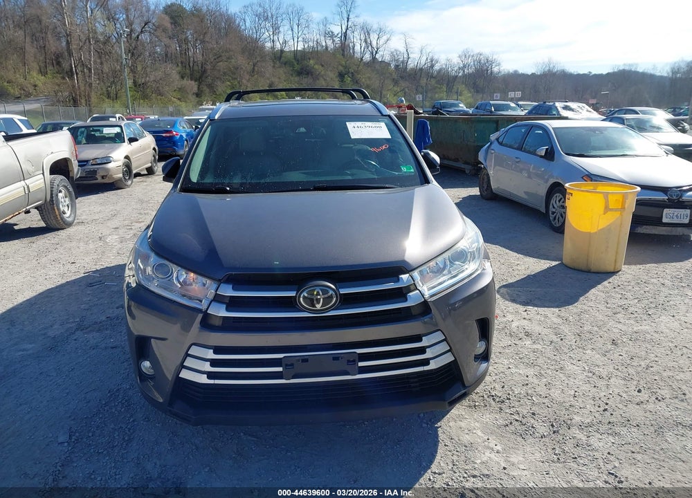 2017 TOYOTA HIGHLANDER XLE VIN: 5TDJZRFH7HS385058