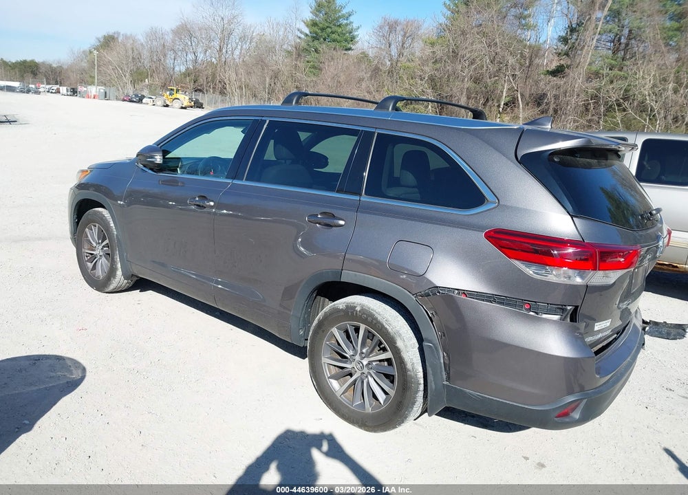 2017 TOYOTA HIGHLANDER XLE VIN: 5TDJZRFH7HS385058
