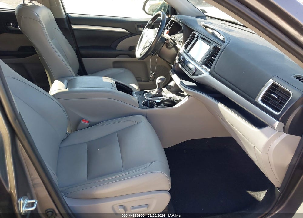 2017 TOYOTA HIGHLANDER XLE VIN: 5TDJZRFH7HS385058