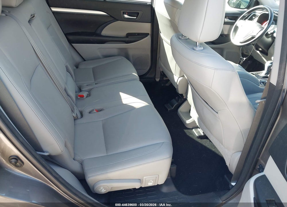2017 TOYOTA HIGHLANDER XLE VIN: 5TDJZRFH7HS385058