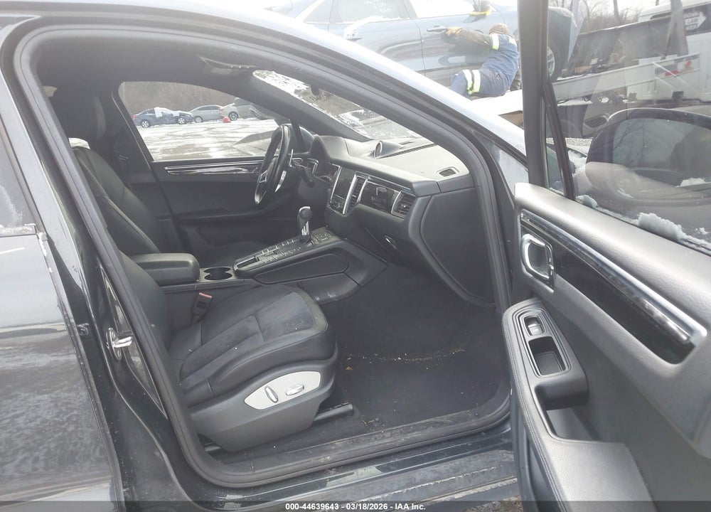 2017 PORSCHE MACAN VIN: WP1AA2A57HLB06400