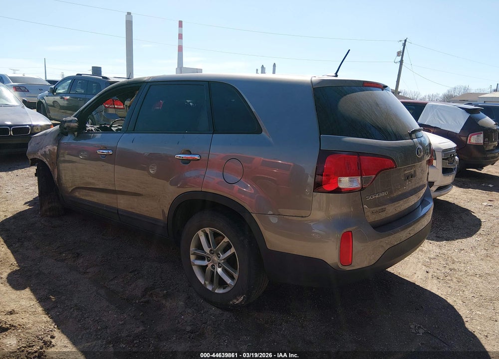 2015 KIA SORENTO LX VIN: 5XYKT3A65FG618180