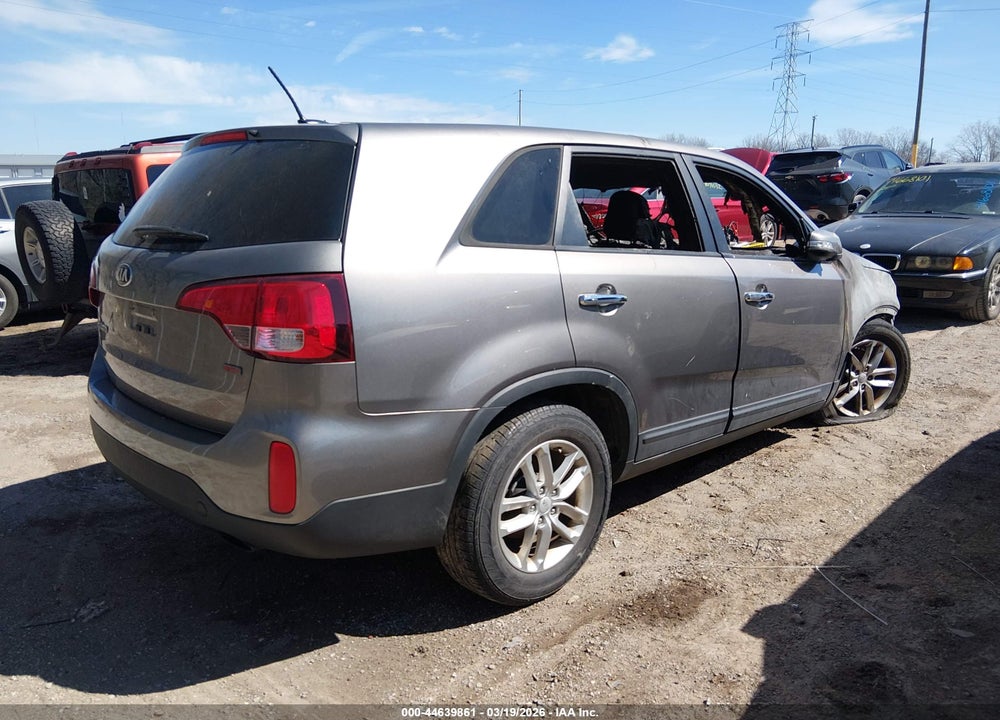 2015 KIA SORENTO LX VIN: 5XYKT3A65FG618180