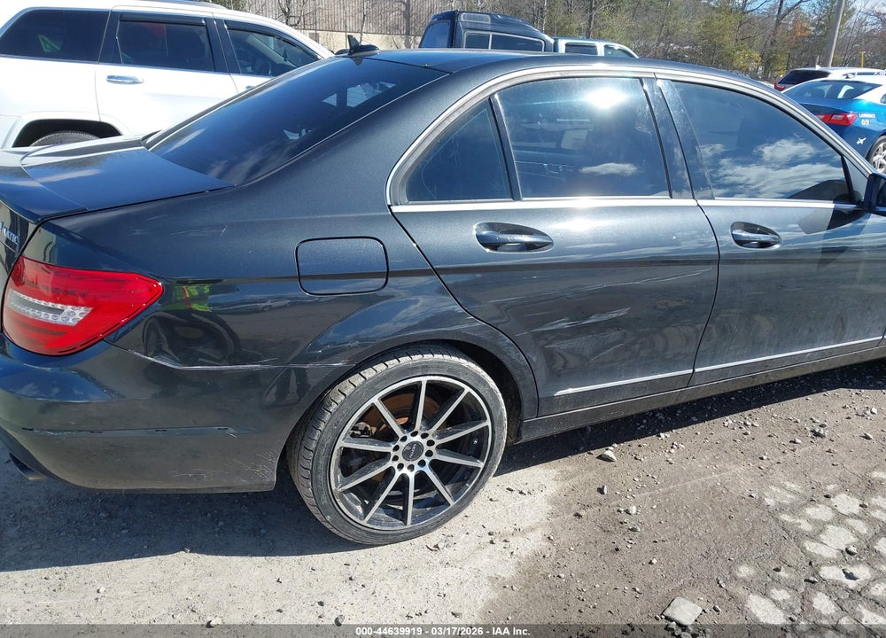 2014 MERCEDES-BENZ C 300 LUXURY 4MATIC VIN: WDDGF8AB5EG227295
