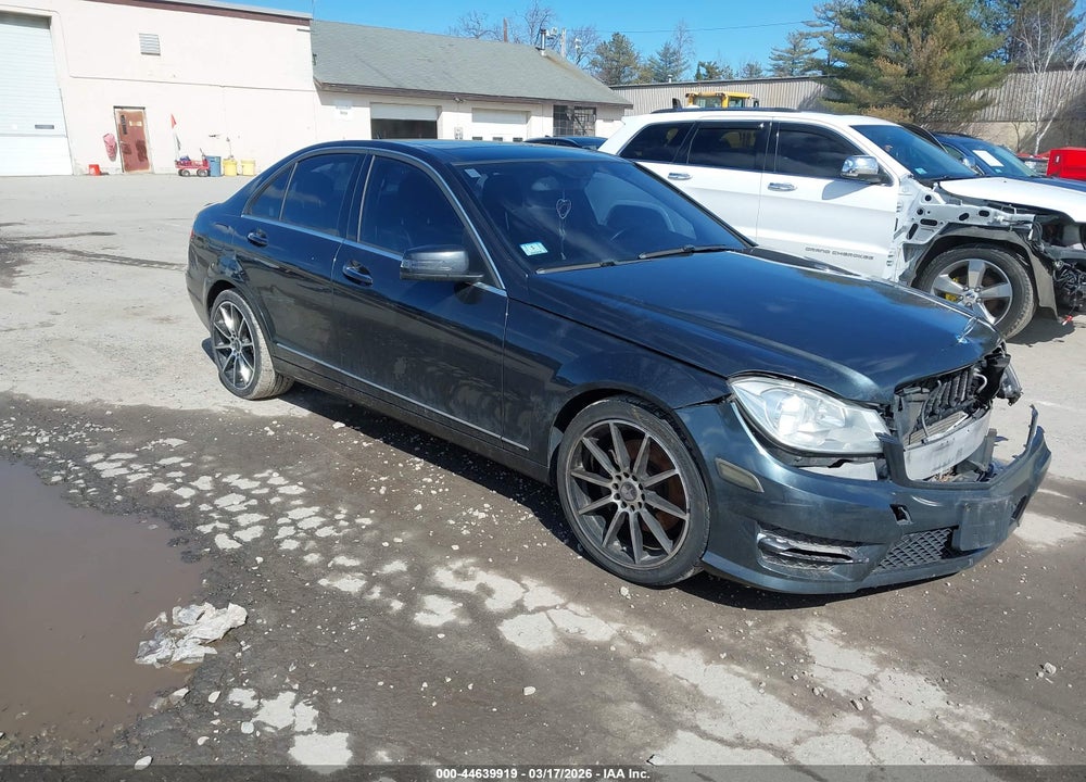 2014 MERCEDES-BENZ C 300 LUXURY 4MATIC VIN: WDDGF8AB5EG227295