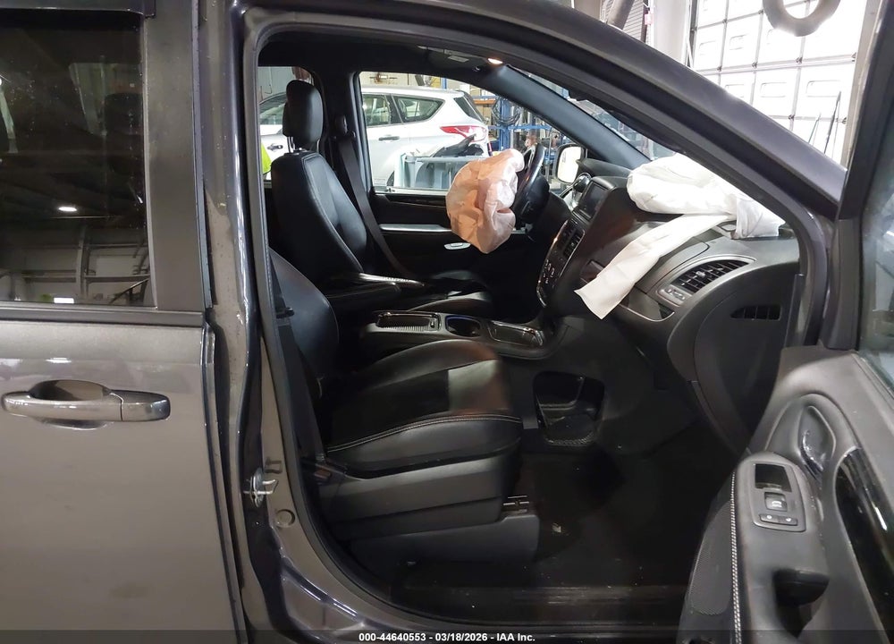 2018 DODGE GRAND CARAVAN SXT VIN: 2C4RDGCG6JR137058