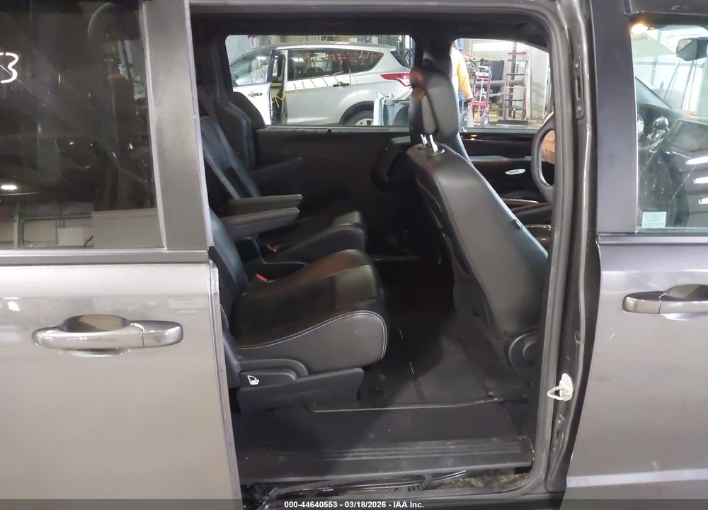 2018 DODGE GRAND CARAVAN SXT VIN: 2C4RDGCG6JR137058