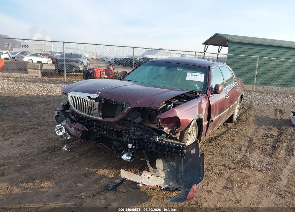 2007 LINCOLN TOWN CAR SIGNATURE LIMITED VIN: 1LNHM82V27Y636070