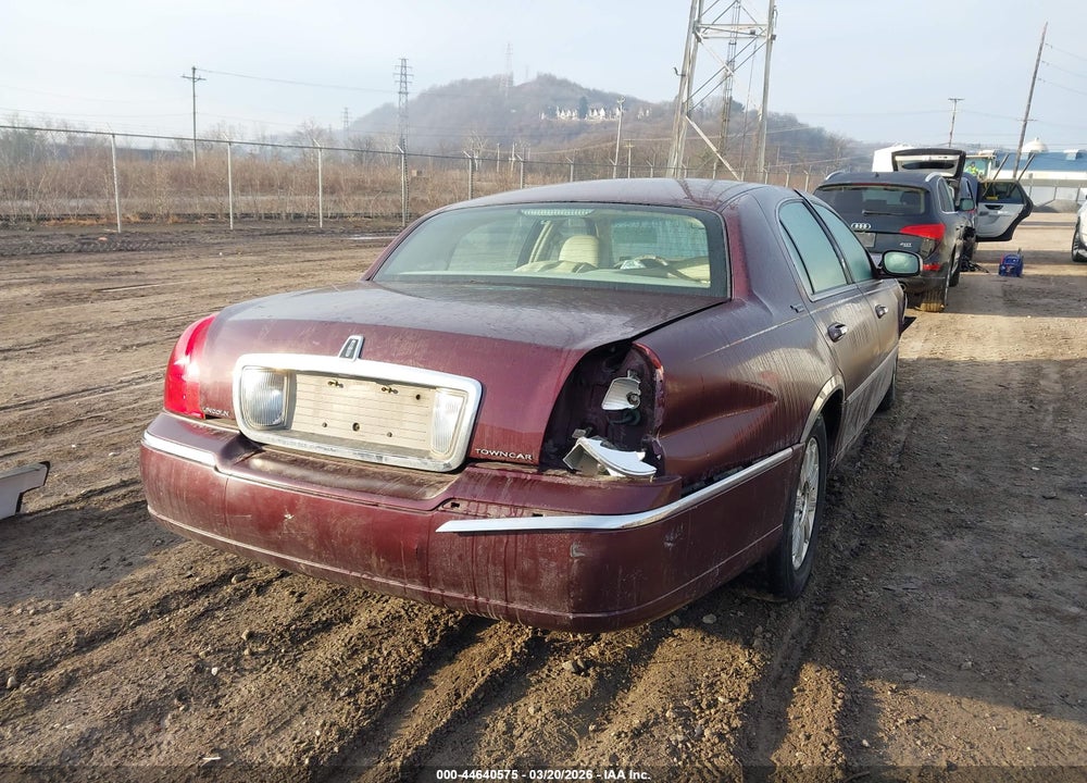 2007 LINCOLN TOWN CAR SIGNATURE LIMITED VIN: 1LNHM82V27Y636070