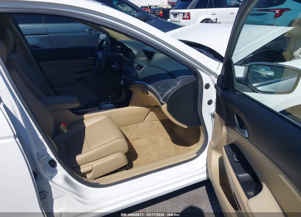 2011 HONDA ACCORD 2.4 SE VIN: 1HGCP2F68BA141042