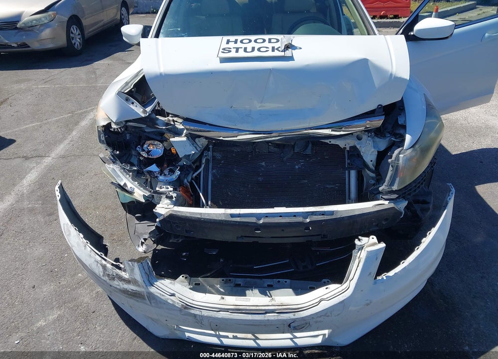 2011 HONDA ACCORD 2.4 SE VIN: 1HGCP2F68BA141042