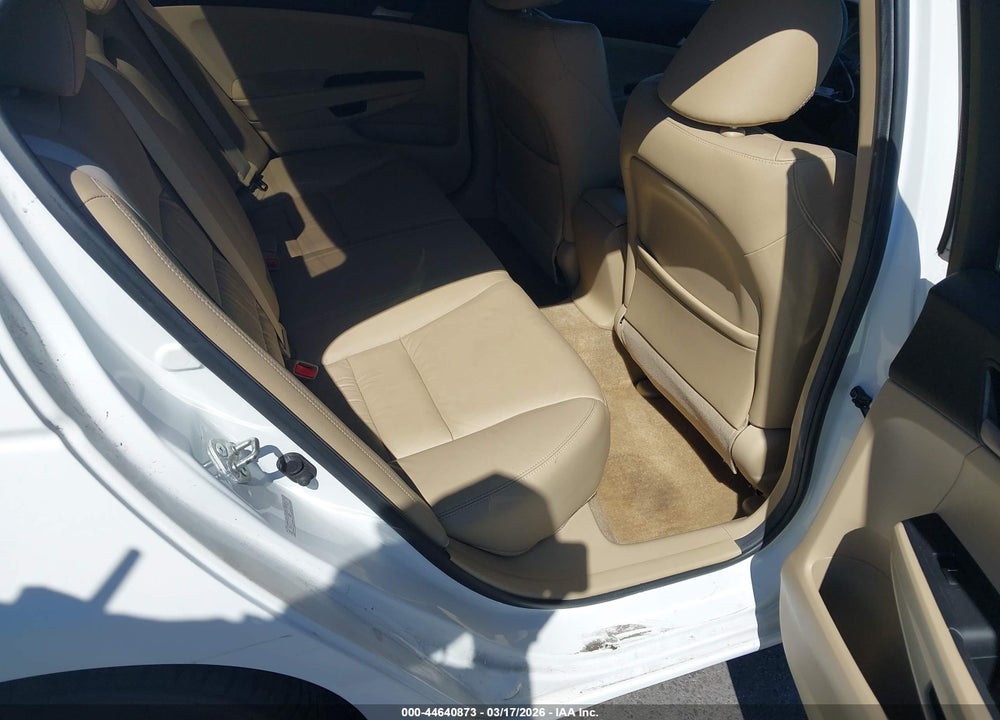 2011 HONDA ACCORD 2.4 SE VIN: 1HGCP2F68BA141042