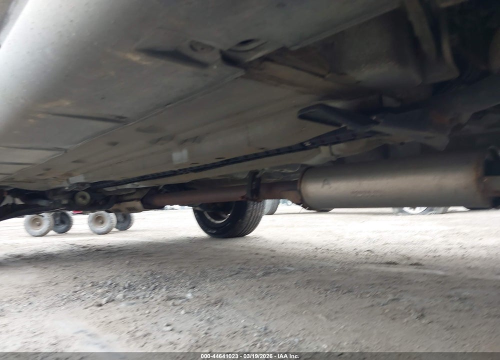 2001 HONDA CR-V LX VIN: JHLRD28401S018103