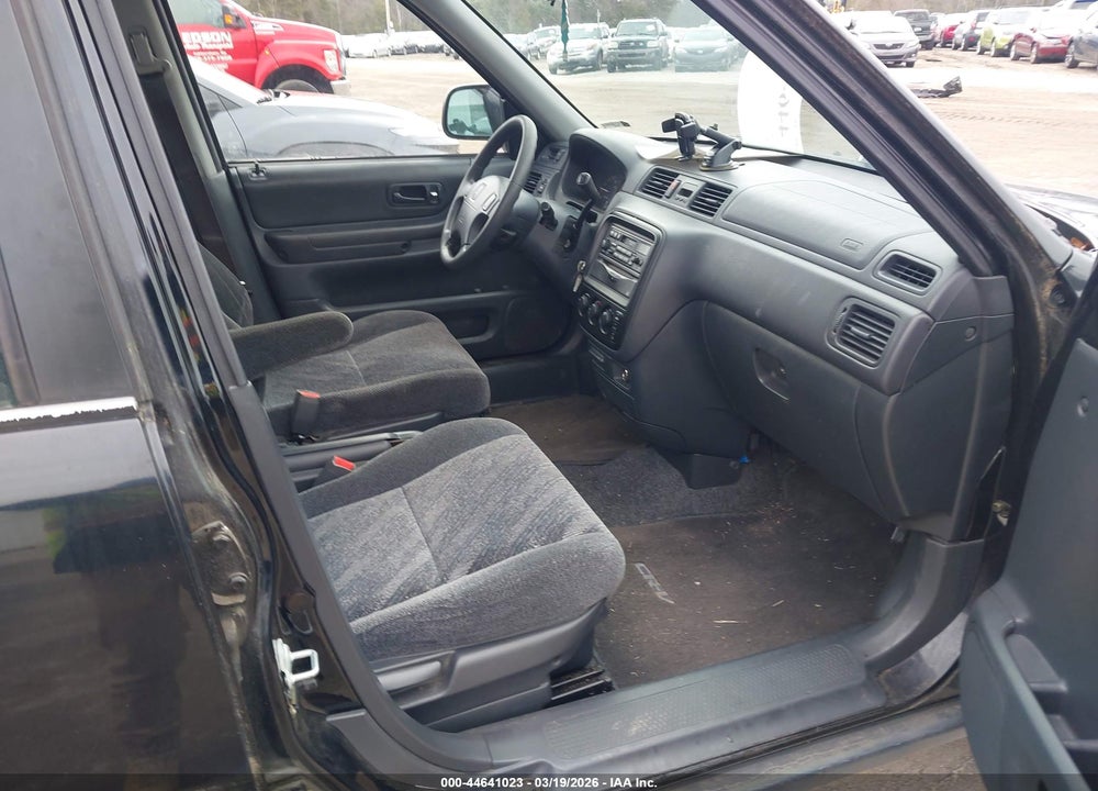 2001 HONDA CR-V LX VIN: JHLRD28401S018103