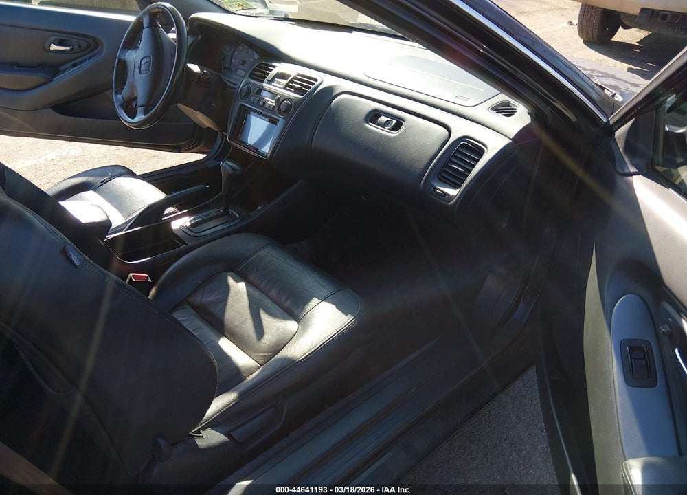 2001 HONDA ACCORD 3.0 EX VIN: 1HGCG22571A033717