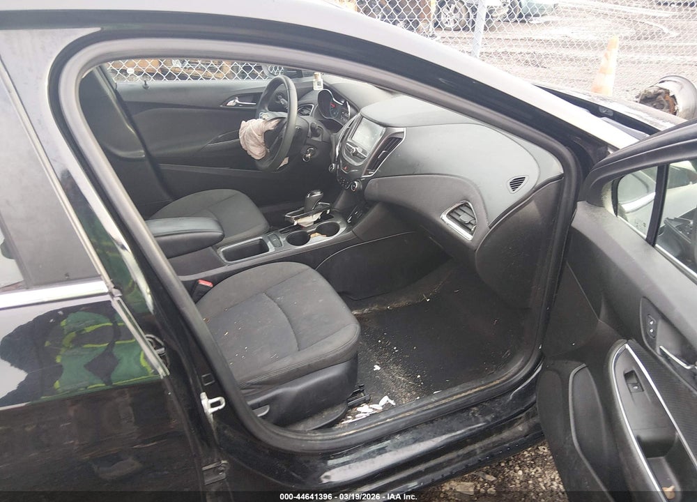 2018 CHEVROLET CRUZE LT AUTO VIN: 1G1BE5SM5J7205824