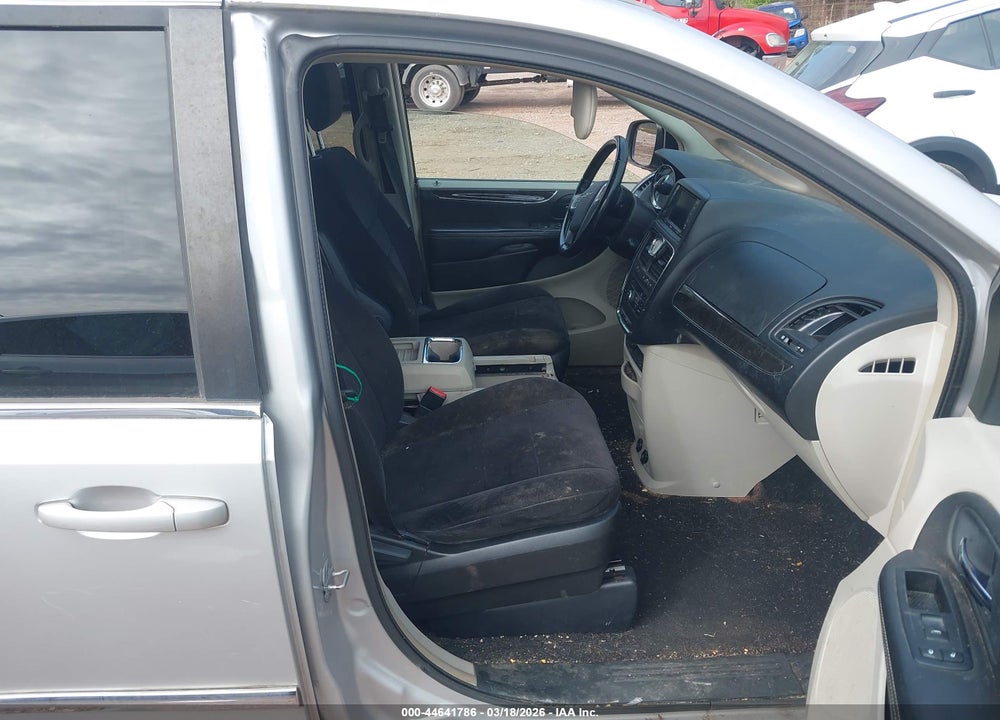 2011 CHRYSLER TOWN & COUNTRY TOURING VIN: 2A4RR5DG5BR658045