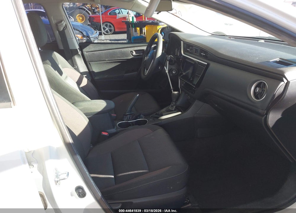 2018 TOYOTA COROLLA LE VIN: 2T1BURHE8JC006671