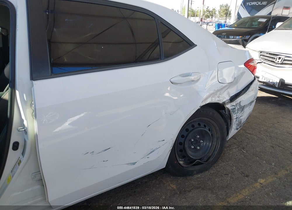 2018 TOYOTA COROLLA LE VIN: 2T1BURHE8JC006671