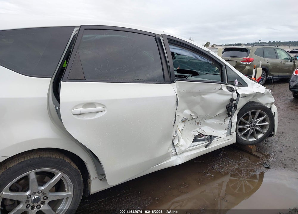2015 TOYOTA PRIUS V FIVE VIN: JTDZN3EU1FJ038099