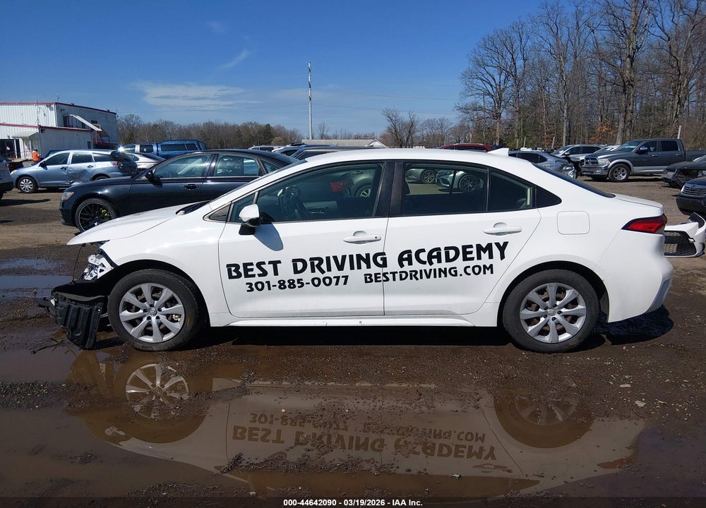 2021 TOYOTA COROLLA LE VIN: JTDEPMAE4MJ152947