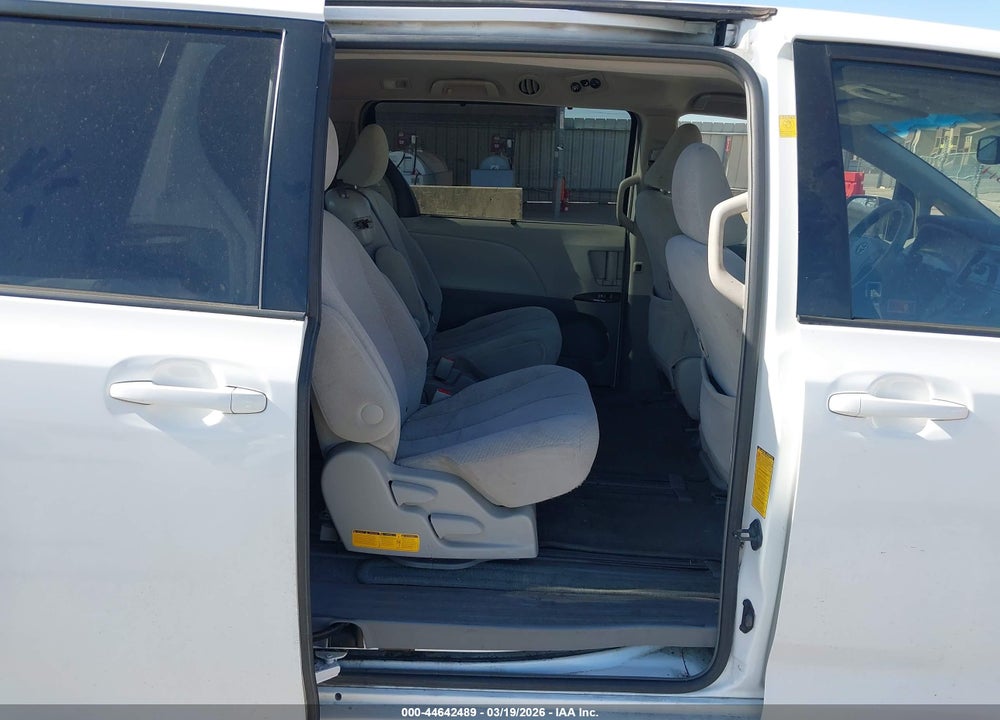 2011 TOYOTA SIENNA LE V6 VIN: 5TDKK3DC9BS004668