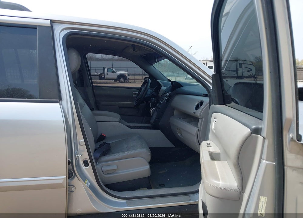 2014 HONDA PILOT EX VIN: 5FNYF3H43EB017118