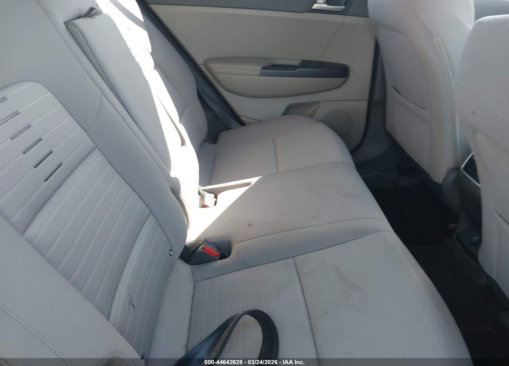 2018 KIA SPORTAGE LX VIN: KNDPMCAC2J7447127