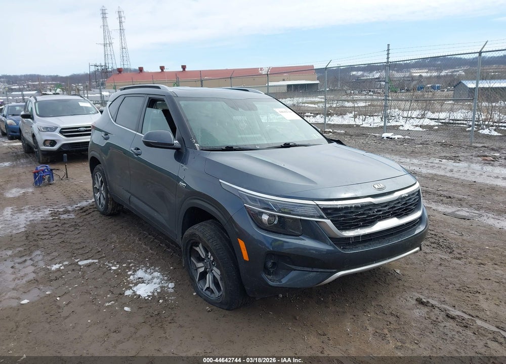 2021 KIA SELTOS EX VIN: KNDERCAA3M7131277