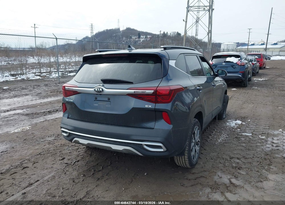 2021 KIA SELTOS EX VIN: KNDERCAA3M7131277