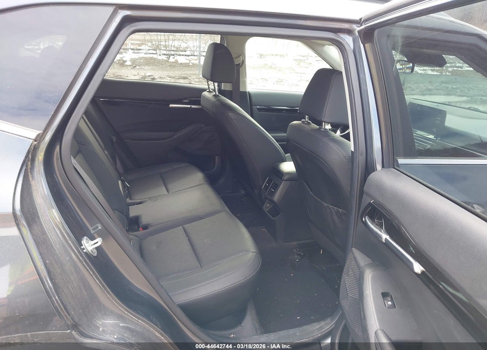 2021 KIA SELTOS EX VIN: KNDERCAA3M7131277