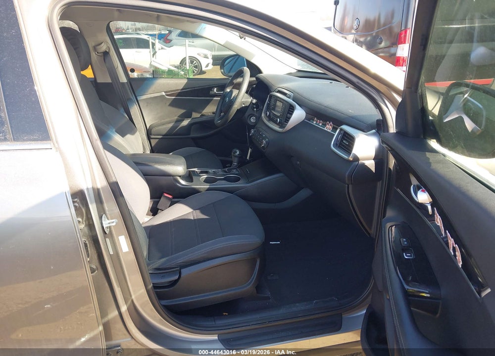 2016 KIA SORENTO 3.3L LX VIN: 5XYPGDA59GG177551