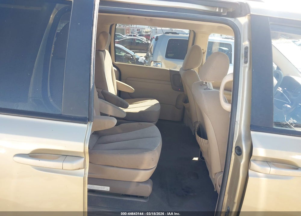 2011 KIA SEDONA LX VIN: KNDMG4C74B6405937