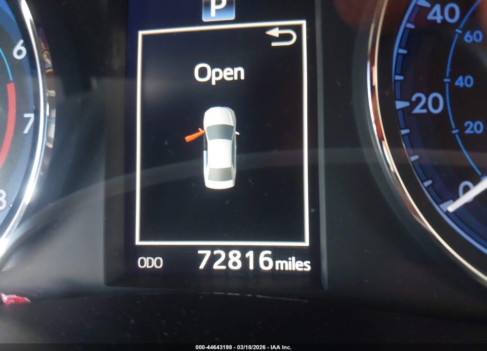 2018 TOYOTA COROLLA SE VIN: 5YFBURHE3JP774025