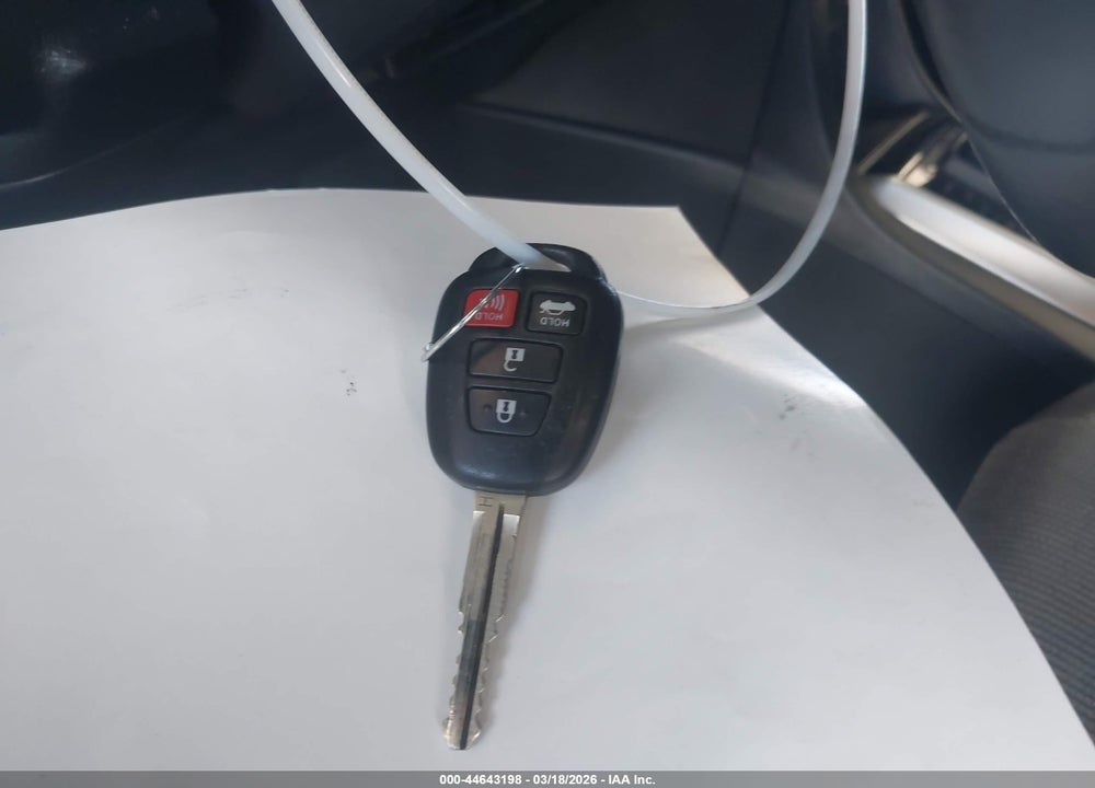 2018 TOYOTA COROLLA SE VIN: 5YFBURHE3JP774025