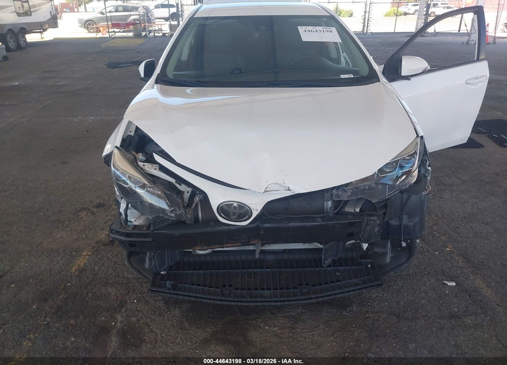 2018 TOYOTA COROLLA SE VIN: 5YFBURHE3JP774025