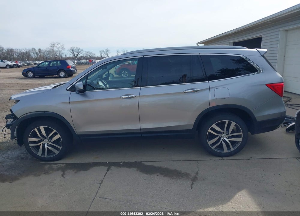 2017 HONDA PILOT TOURING VIN: 5FNYF6H94HB002810