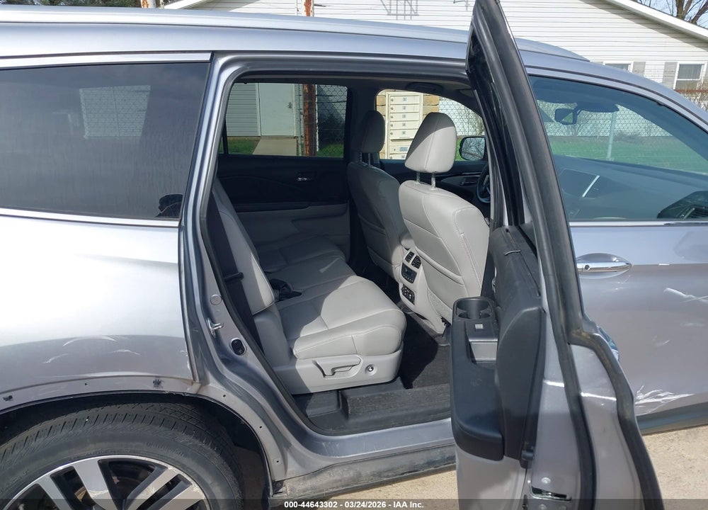 2017 HONDA PILOT TOURING VIN: 5FNYF6H94HB002810