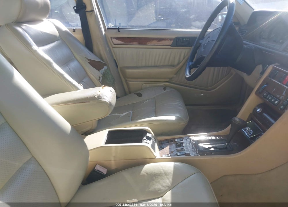 1990 MERCEDES-BENZ 300 E VIN: WDBEA30E9LB222642