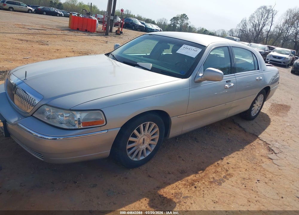 2004 LINCOLN TOWN CAR SIGNATURE VIN: 1LNHM81W34Y632812