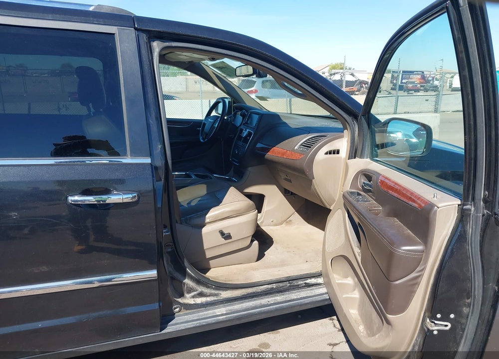 2011 CHRYSLER TOWN & COUNTRY LIMITED VIN: 2A4RR6DG1BR613044