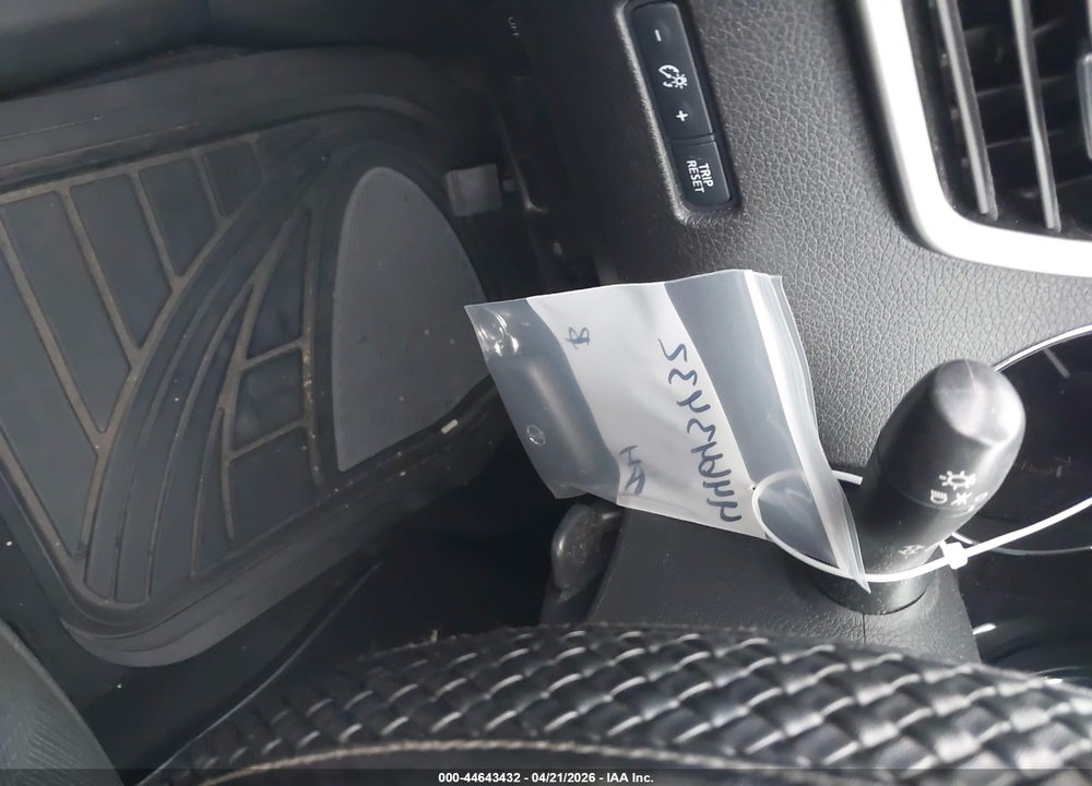 2015 NISSAN ROGUE S VIN: 5N1AT2MTXFC896788