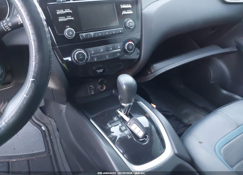 2015 NISSAN ROGUE S VIN: 5N1AT2MTXFC896788